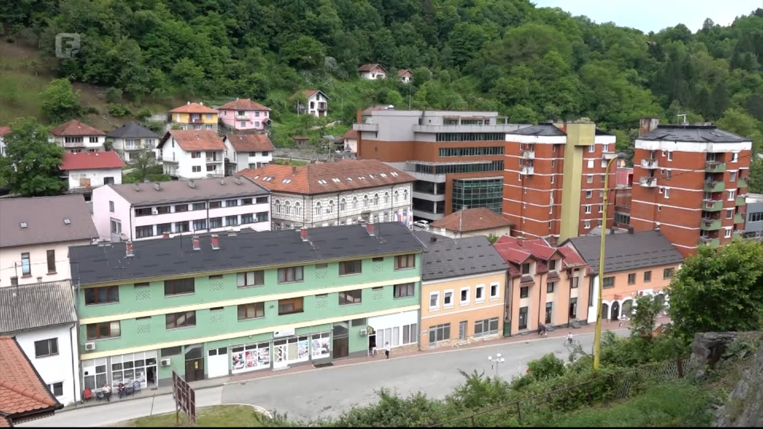 Srebrenica, Rezolucija, život: Kad ode politika ostaje preživljavanje