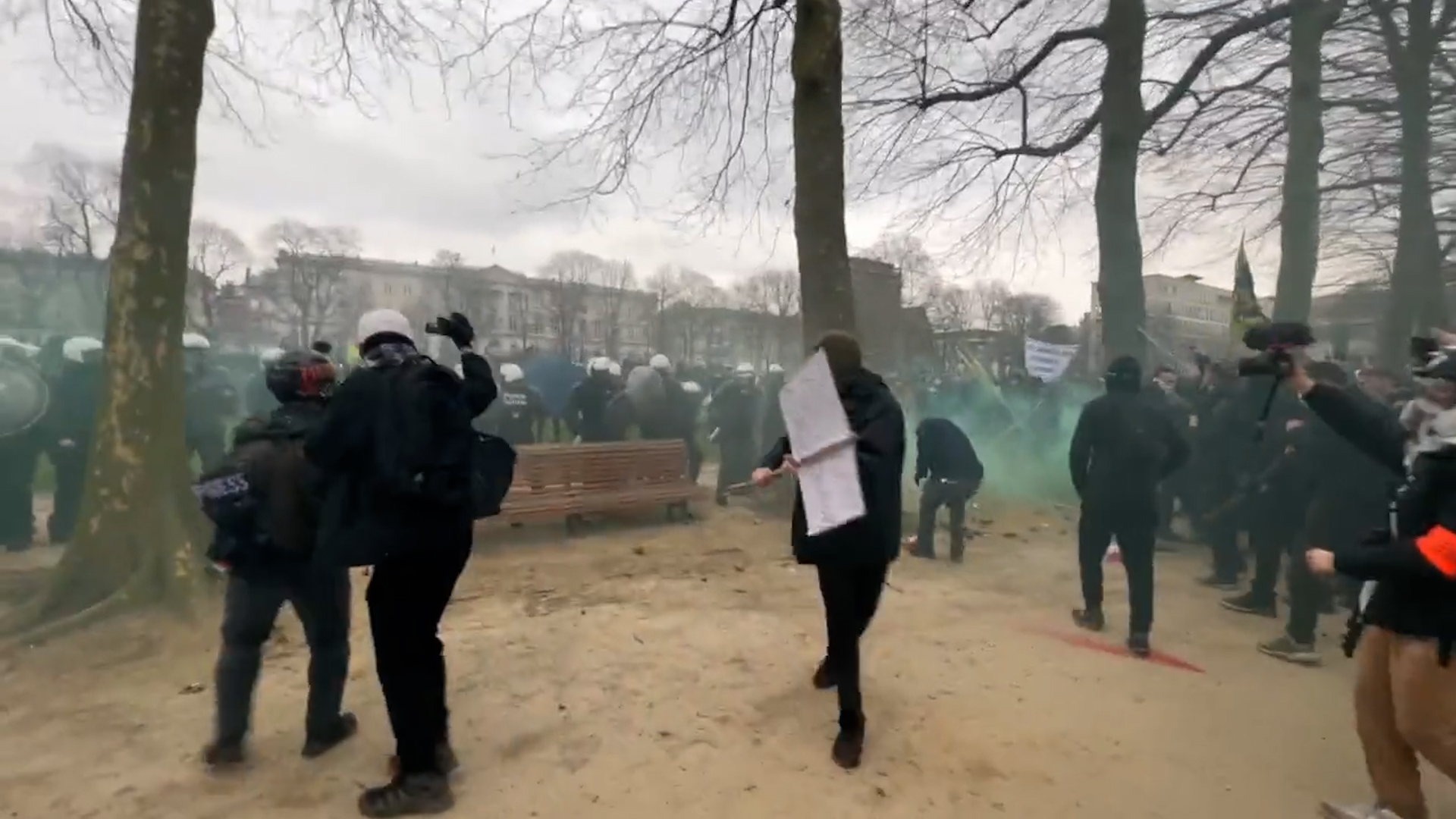 Upotrijebljen vodeni top i suzavac na protestima u Briselu