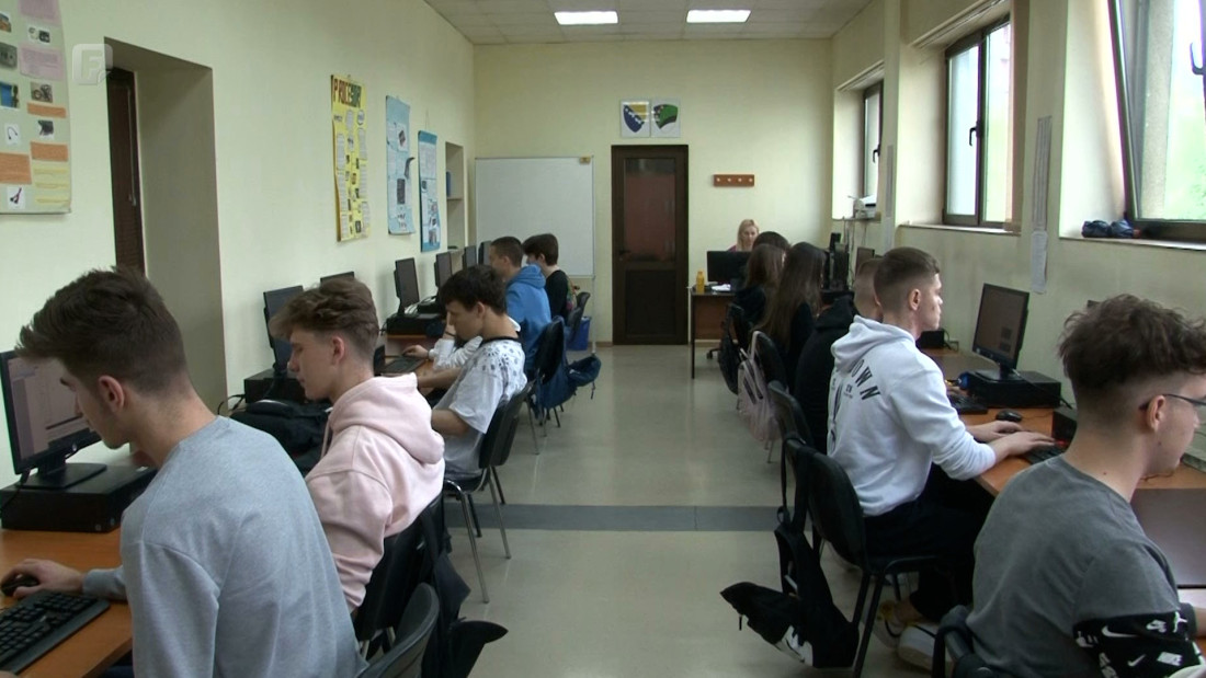Maturalni poklon srednjoškolcima u TK-u podijelio zastupnike u Skupštini