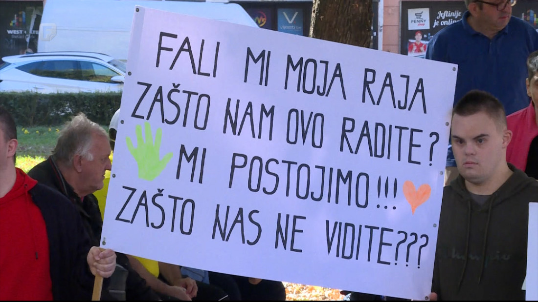 Ispred zgrade Vlade KS-a protestirali roditelji djece s poteškoćama