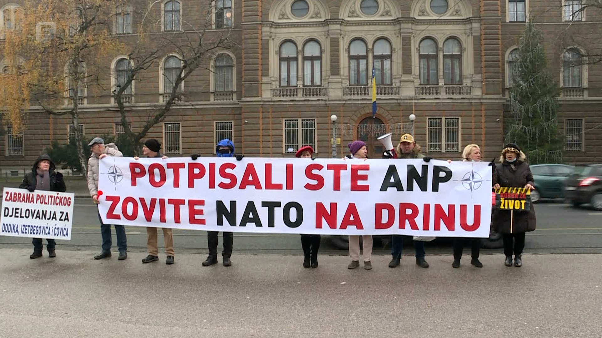 Grupa građana protestirala ispred zgrade Predsjedništva BiH