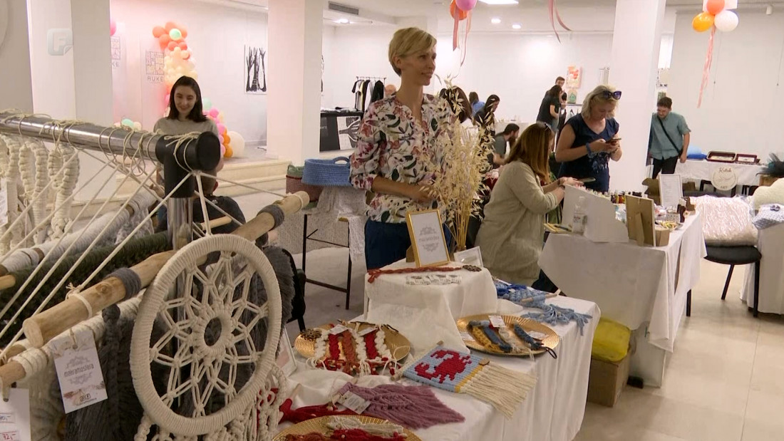 Udruga 'Pomozi mojoj nevjeri' organizirala humanitarni bazar za školarce