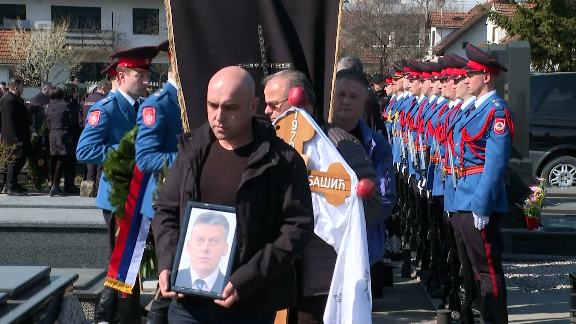 Sahranjen Radenko Bašić, policija obećala naći ubicu