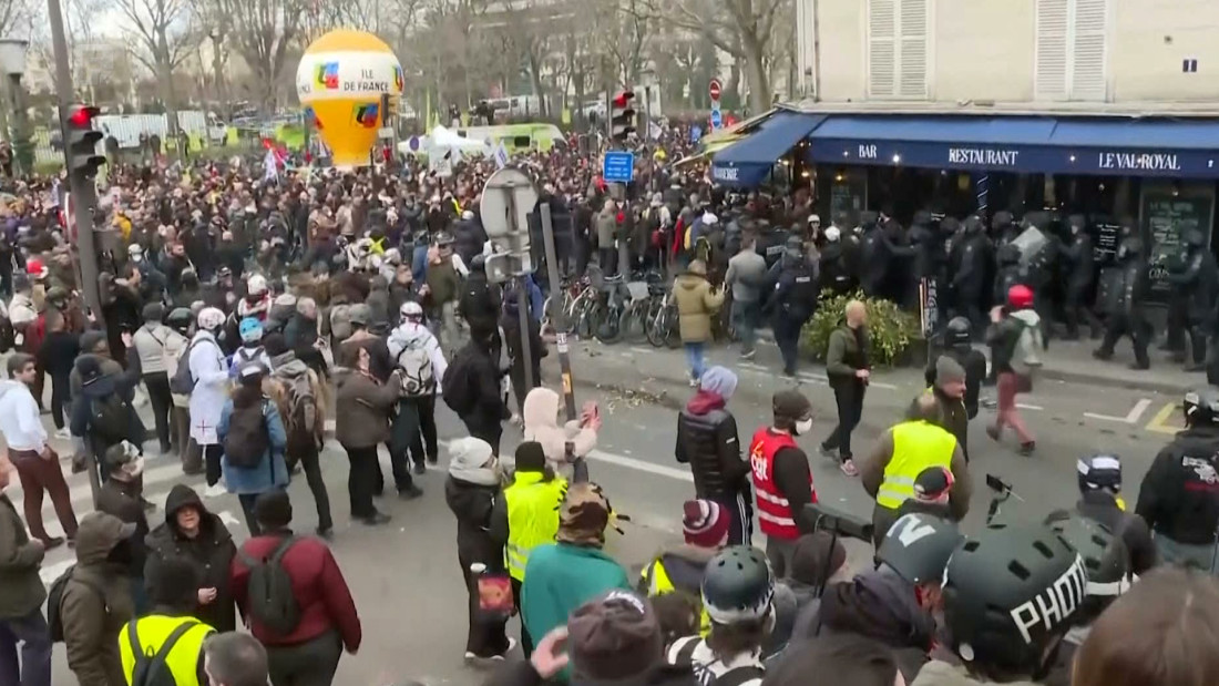 Francuska: Protesti zbog penzione reforme, na ulicama Pariza izbilo nasilje