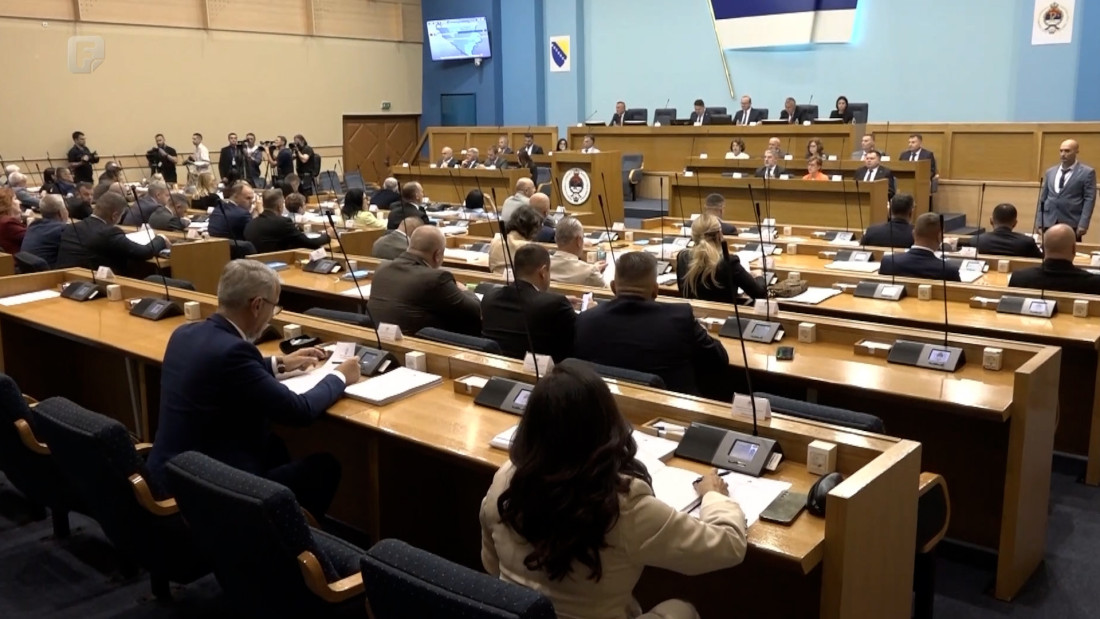 Burna sjednica NSRS-a: Rekordan budžet, rekordna zaduženja i optužbe za kupovinu izbora