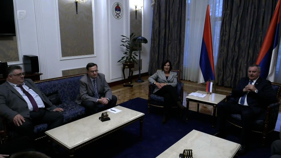 Višković s predstavnicima političkih partija i socijalnim partnerima