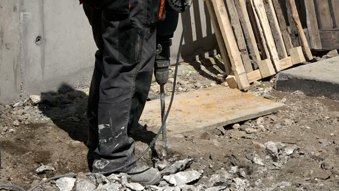 I pored 300.000 nezaposlenih, poslodavci sve češće uvoze radnu snagu