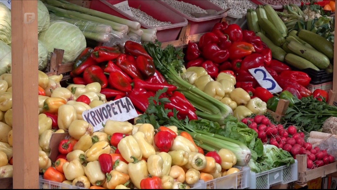 Uvoz puni police trgovina, domaća radinost polako nestaje: Isplati li se pripremati zimnicu?