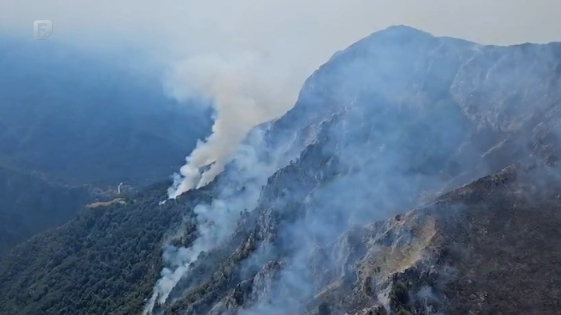 Nastavlja se gašenje požara na Tjentištu, uključili se i helikopteri iz Srbije