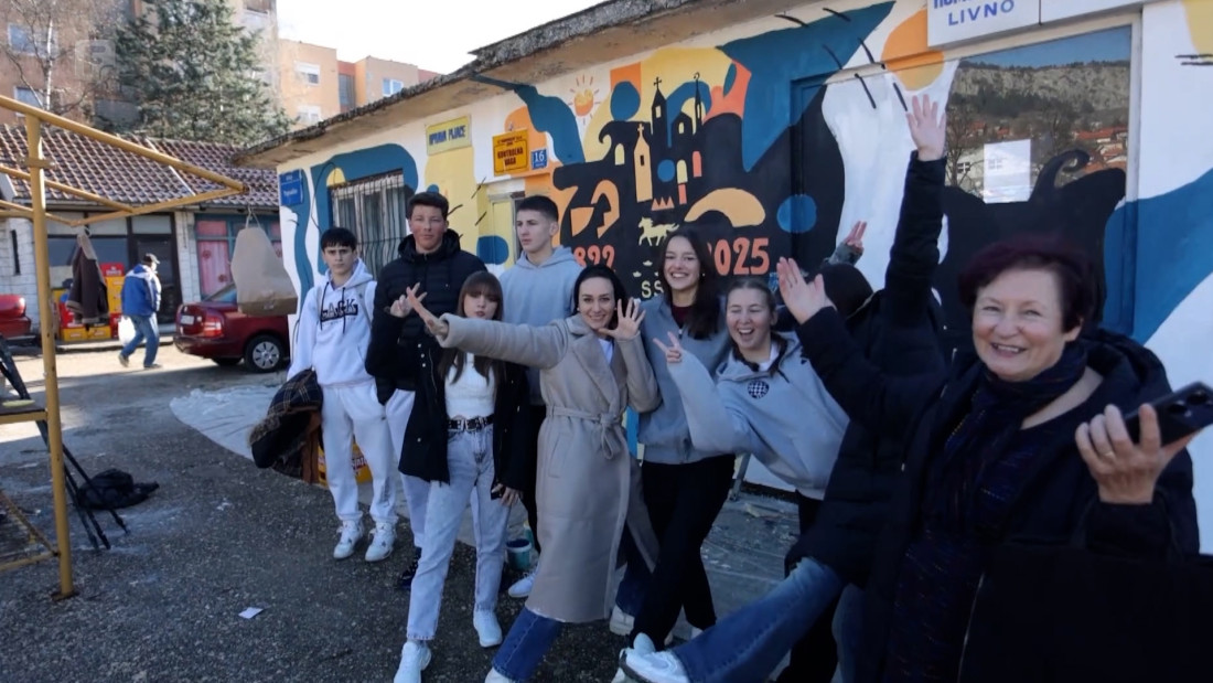 Livanjski učenici oslikali mural preko uvredljivog grafita u središtu Livna