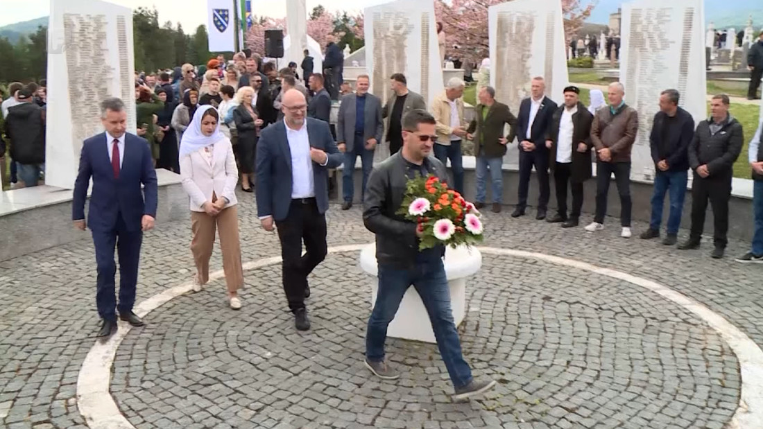 Bihać: Posjetom šehidskim mezarjima obilježen Dan šehida