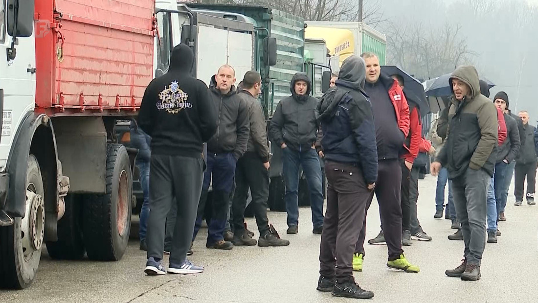 Protest prevoznika uglja ispred rudnika Mramor
