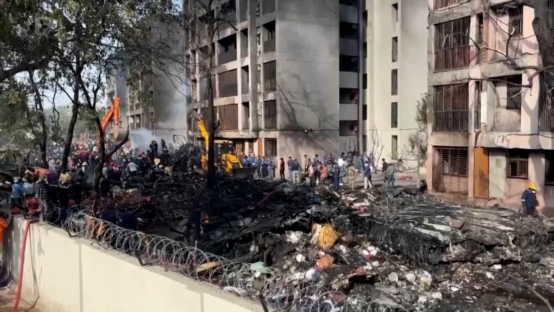 Najmanje jedan preživjeli u padu aviona Air India s 242 putnika