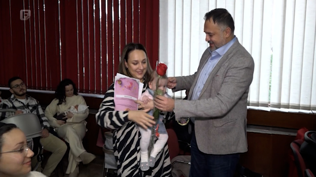 Derventa: Svečani prijem i novčana podrška porodicama s novorođenčadima