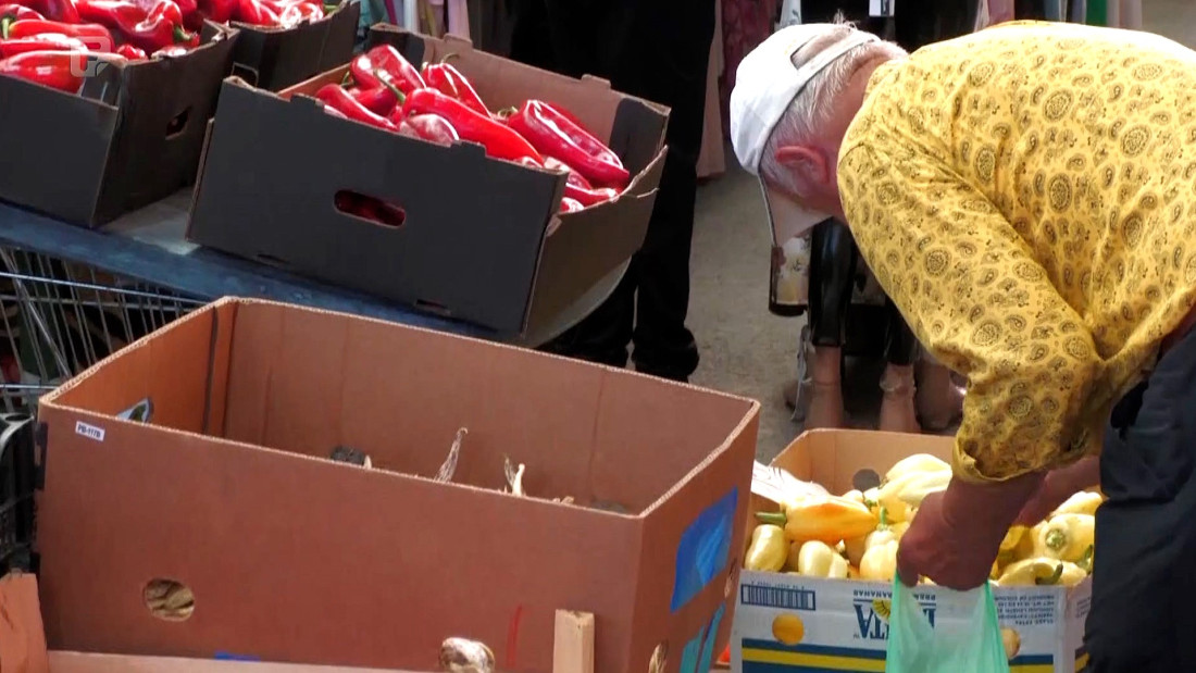 Pijace i dalje nude povoljne proizvode - za 15 maraka dvije kese!