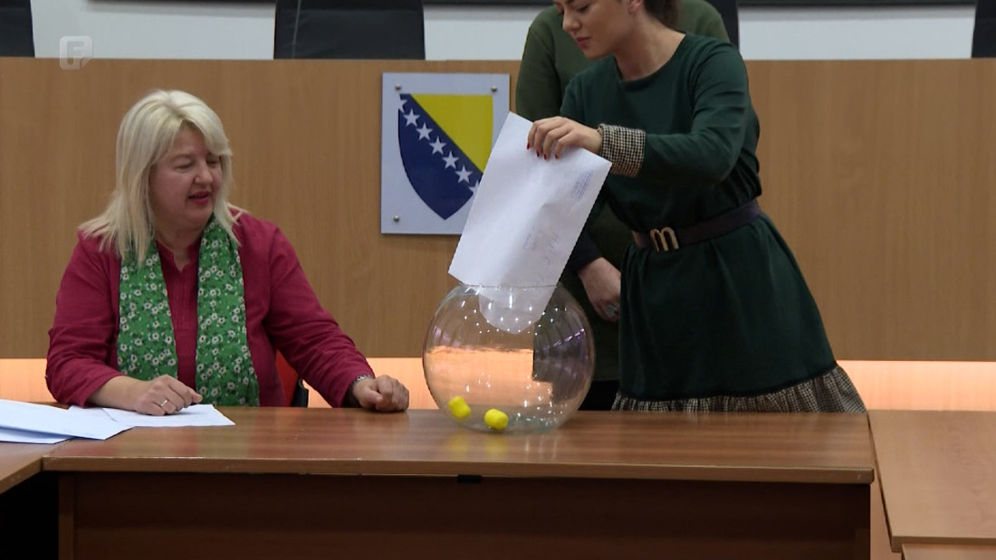 I to je moguće: Na pola mandata kuglica odlučuje o izaslaniku Doma naroda