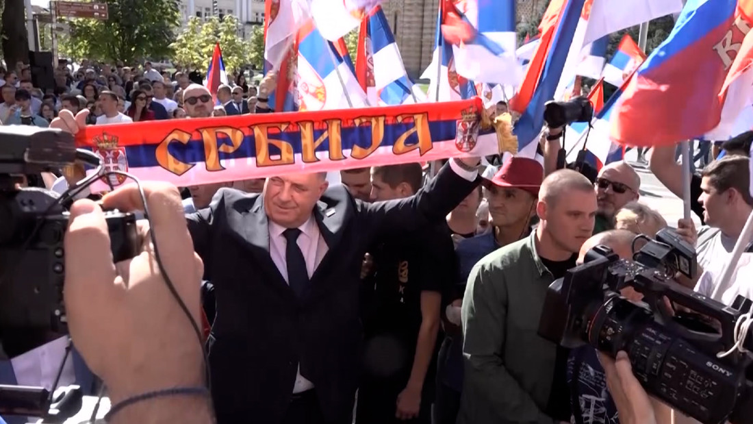 Politički igrokaz o jedinstvu pod trobojkama ili realna prijetnja?
