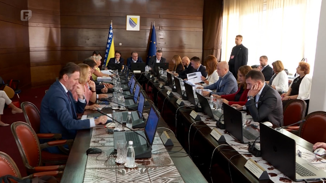 Vlada FBiH brani zaduživanje, opozicija upozorava na rastući dug entiteta