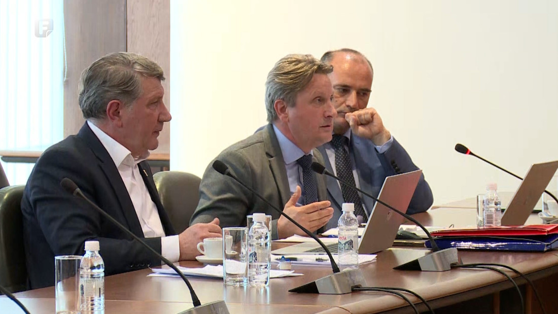 Komisija traži uvid u sve prijave na rad Uprave za indirektno oporezivanje