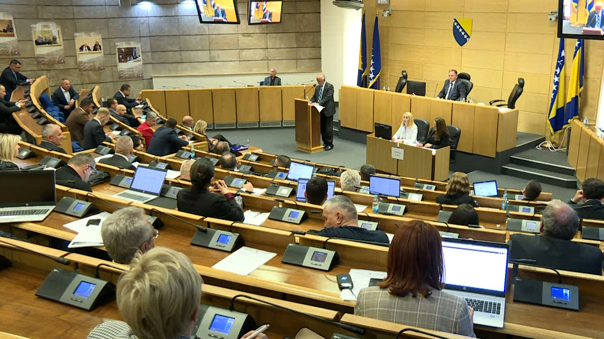 FBiH u posljednji čas osigurala finansije, uz teške međusobne optužbe