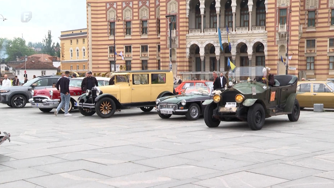 Oldtimeri na ulicama Sarajeva vratili duh prošlih vremena