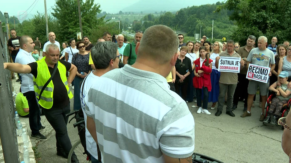 Mirno okupljanje ispred Zavoda Pazarić: Građani zatražili smjenu rukovodstva