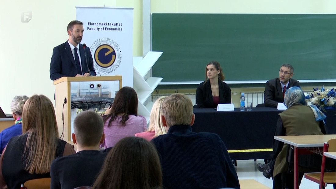 NATO ambasador sa zeničkim studentima: Političke odluke ključne za naredni korak