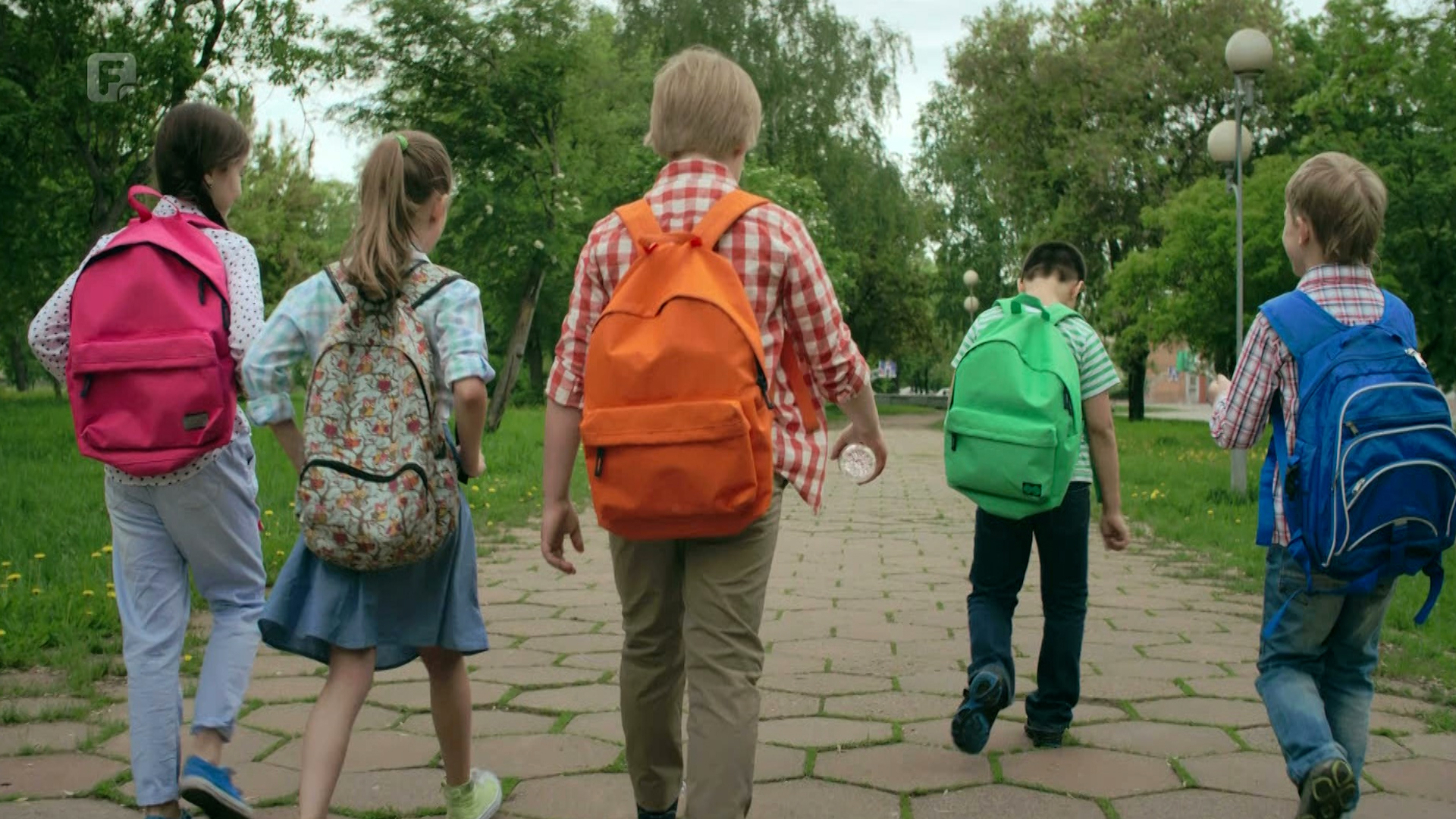 Online udžbenicima do lakših ruksaka i zdravije kičme