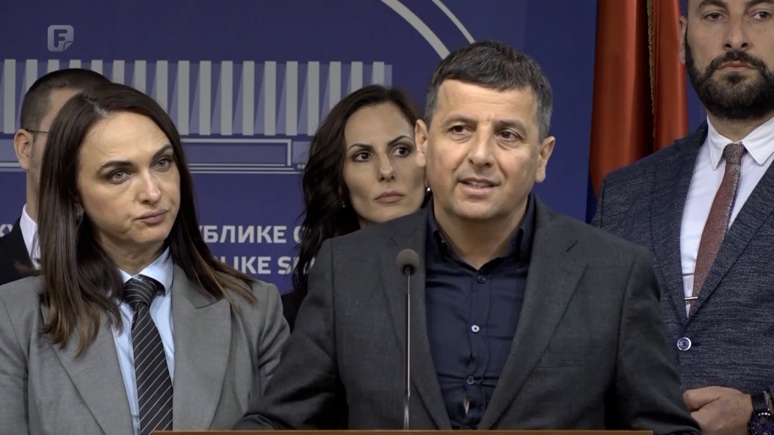 Opozicija u NSRS povećanje plata nazvala milostinjom, Vukanović udaljen sa sjednice