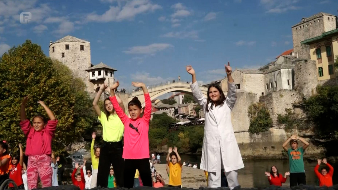 'Ples prijateljstva' na platou ispod Starog mosta