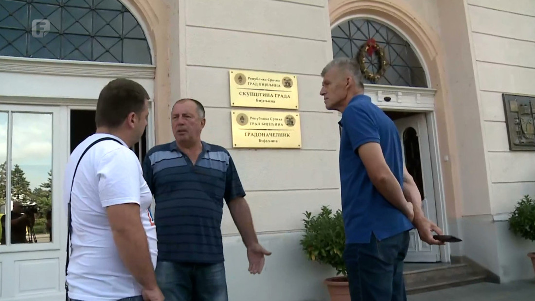 Bijeljinski farmeri protestovali ispred Gradske uprave