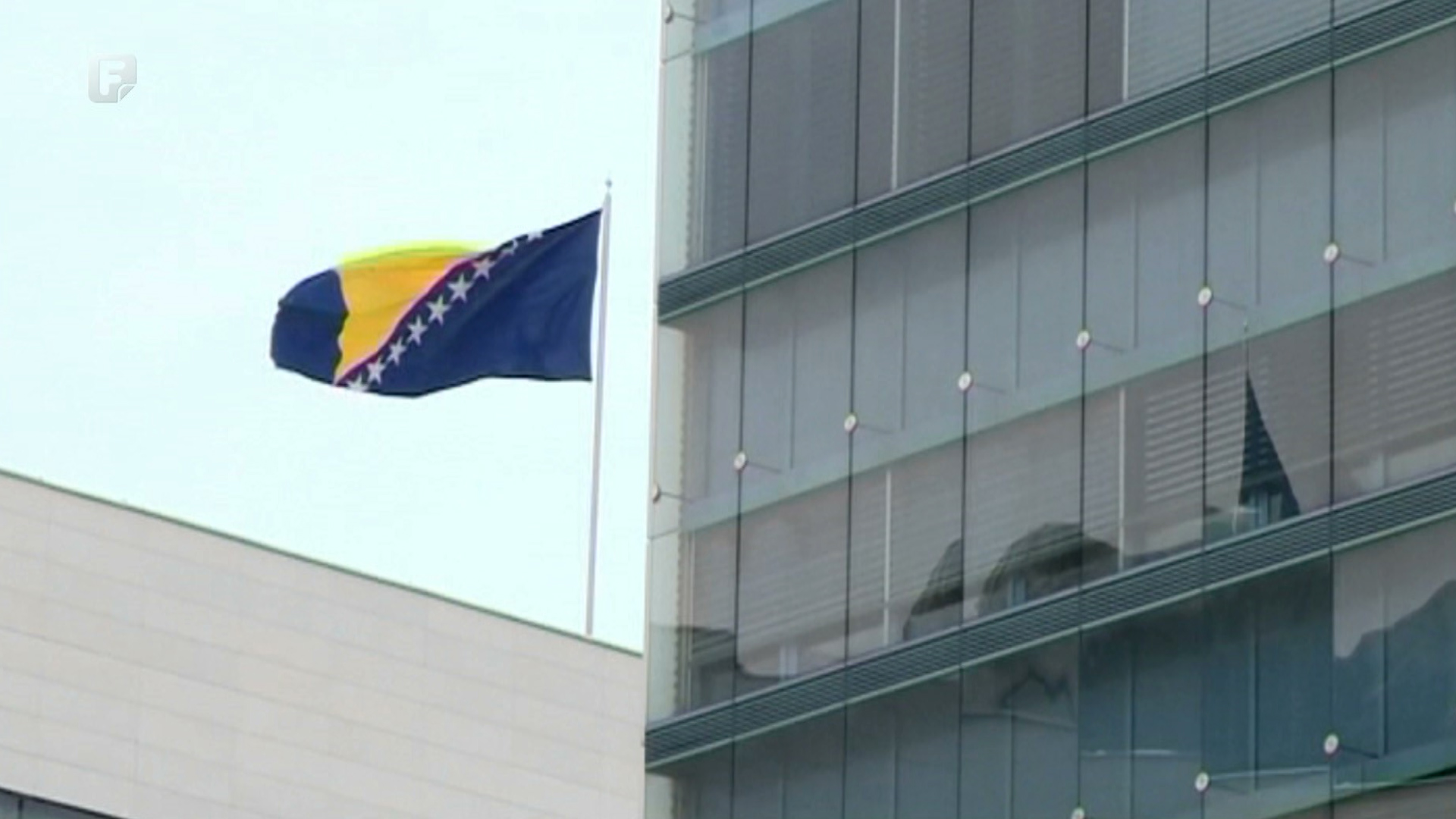 Državni službenici zbog bojkota ostaju bez plata, najavili protest