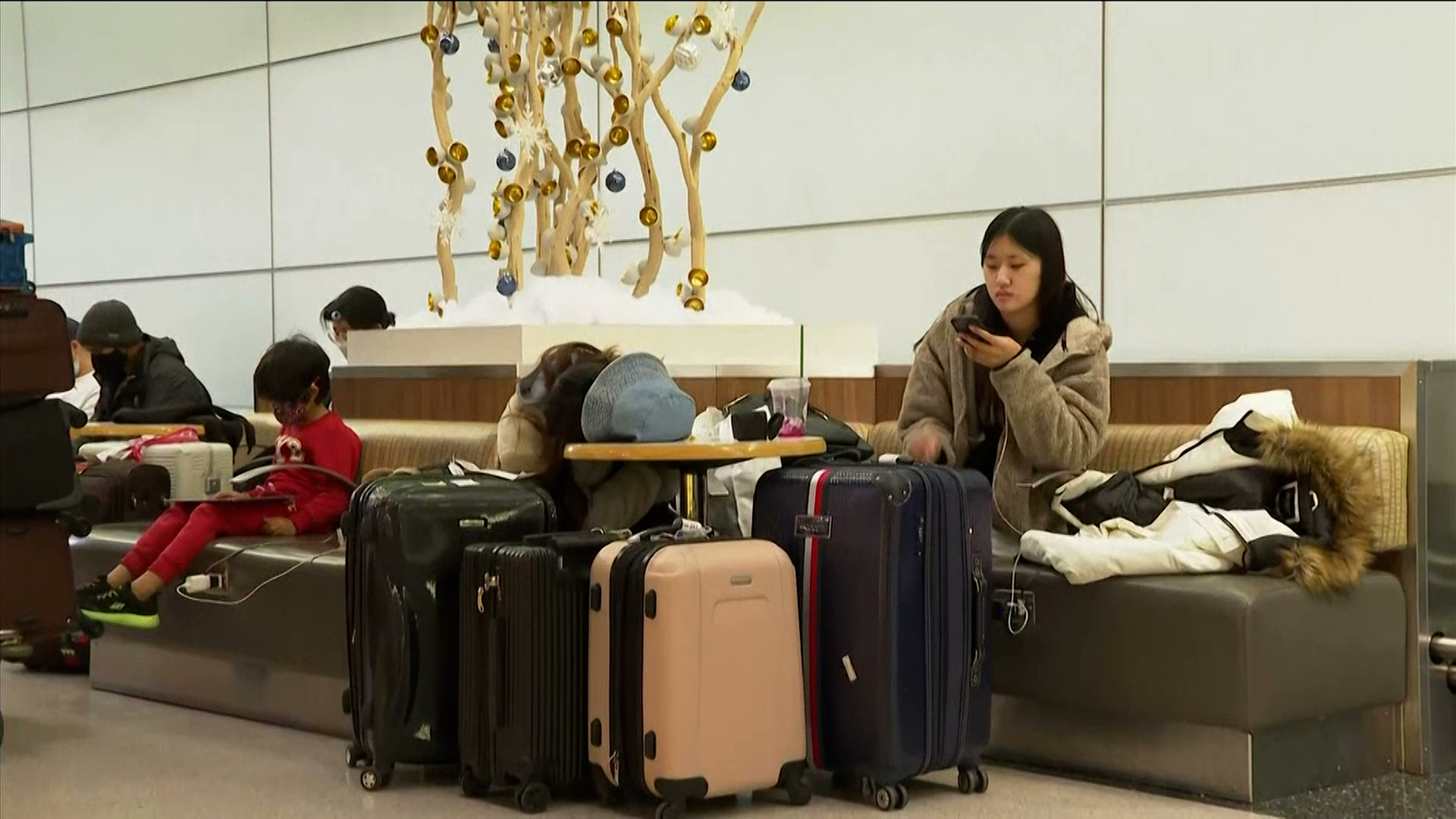 Zbog omikrona otkazano više hiljada letova širom svijeta