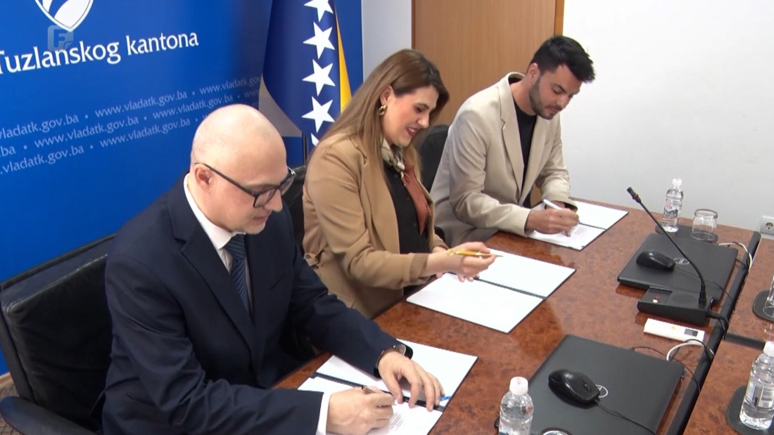 Nastavak višegodišnjeg projekta i novih 230.000 KM za bolje uslove u školama u TK-u