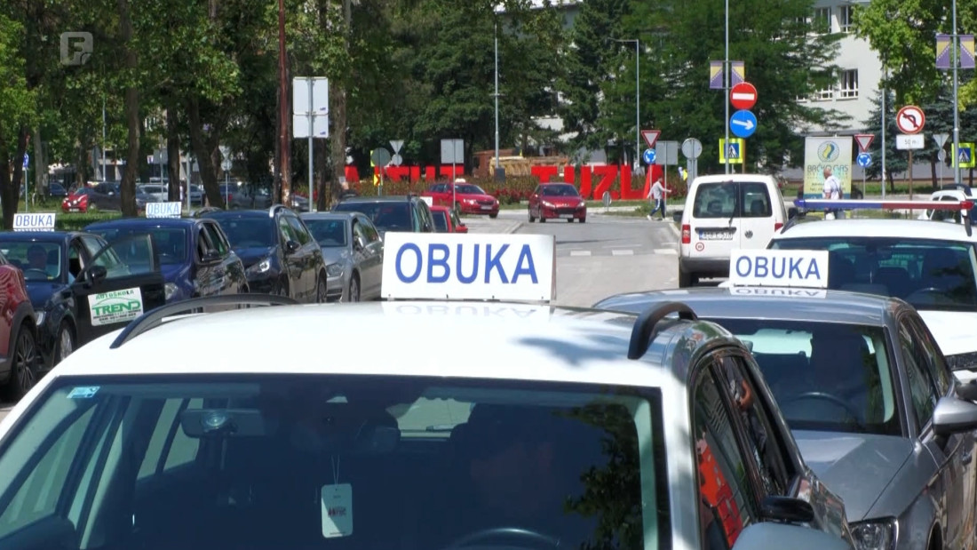 Autoškole u Tuzli ponovo će na proteste, traže ostavku ministra i odgodu novog sistema
