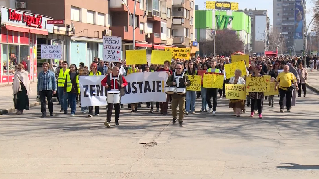 Zeničani petu nedjelju na ulici: Traže odgovornost za Jablanicu, veće penzije, suzbijanje nasilja