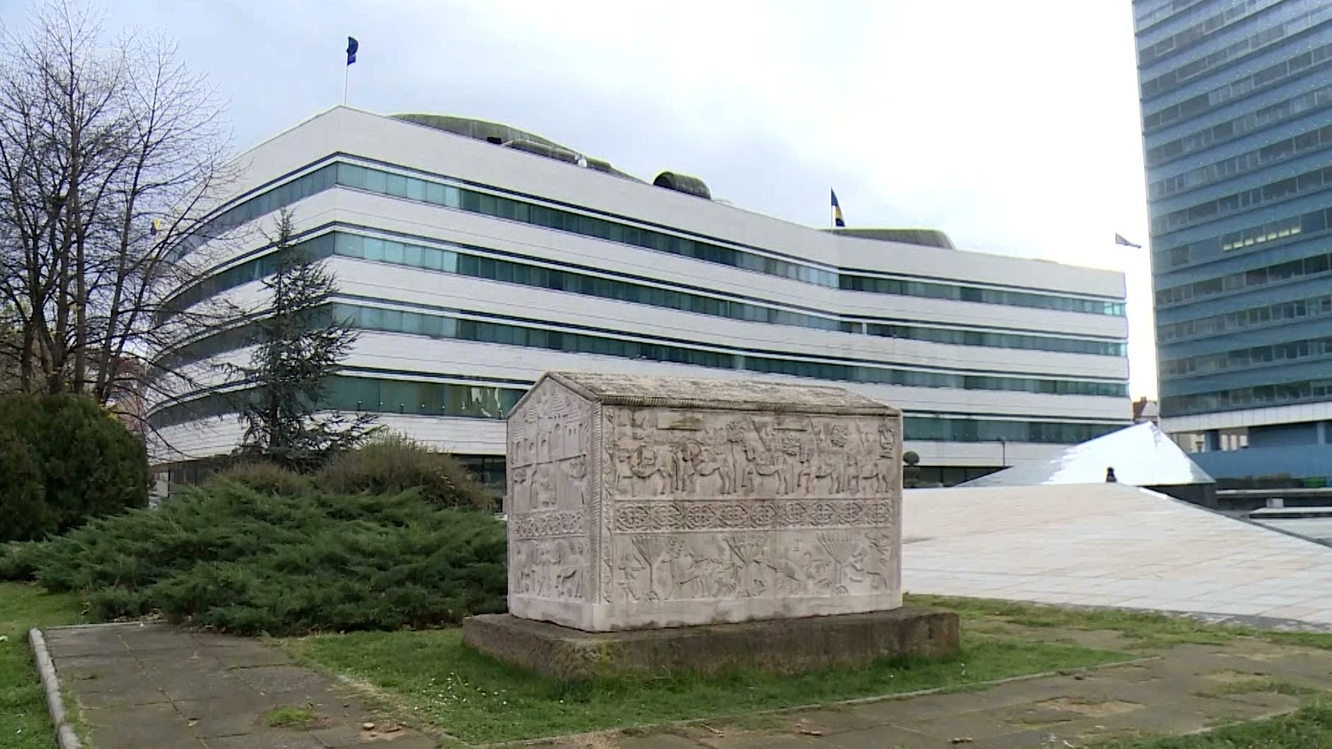 Uoči sjednice Doma naroda: jedni za legitimne, drugi za transparentnost