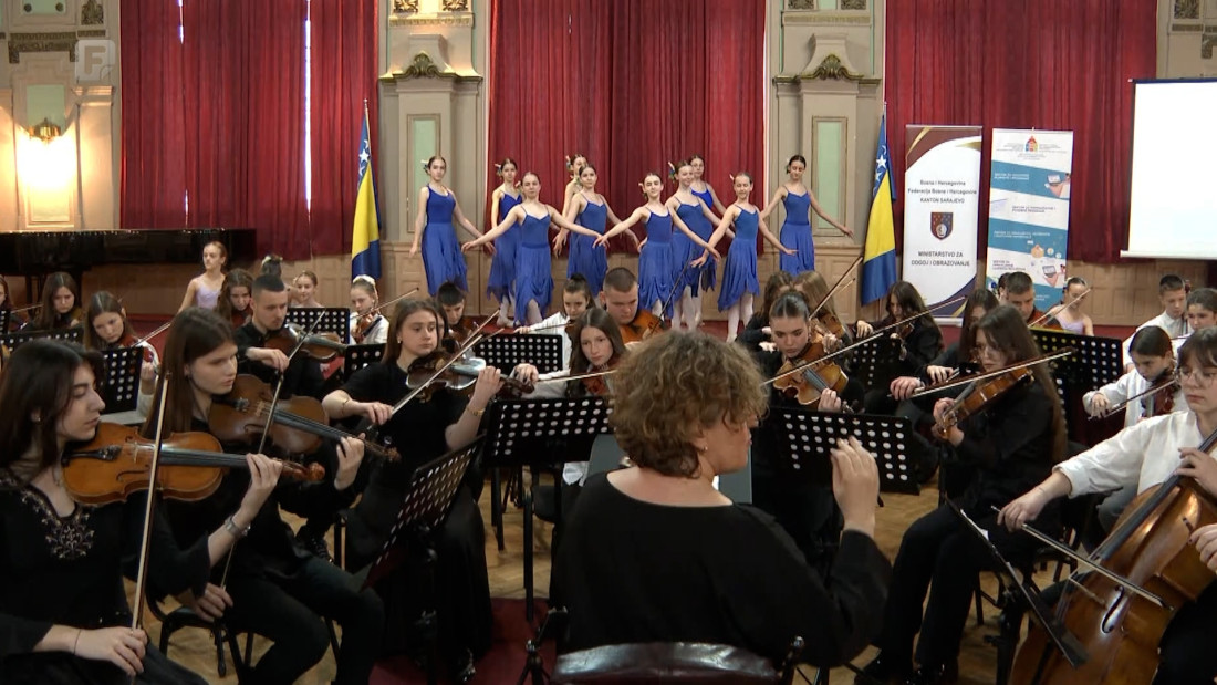 U Domu Oružanih snaga BiH 300 učenika zajedno otpjevalo 'Sarajevo ljubavi moja