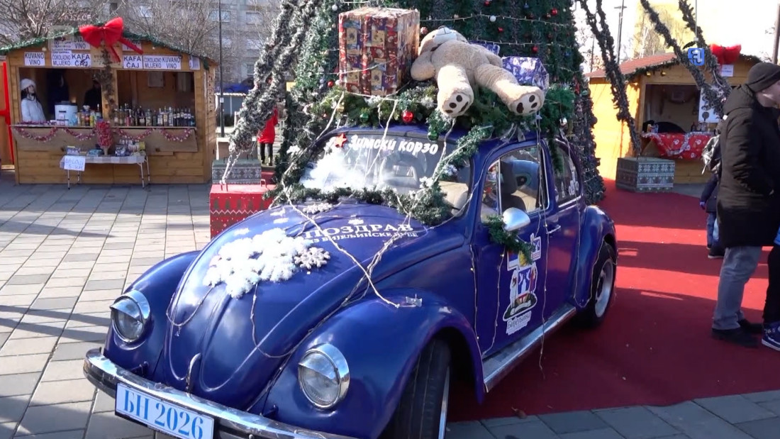 Bijeljina u prazničnom ruhu: Zimski korzo privukao brojne građane i turiste