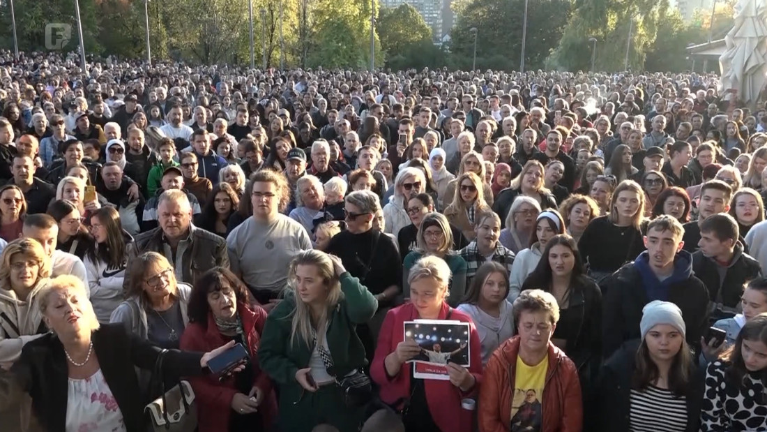 Zeničani se oprostili od Halida Bešlića: On je znao zbog čega je živio