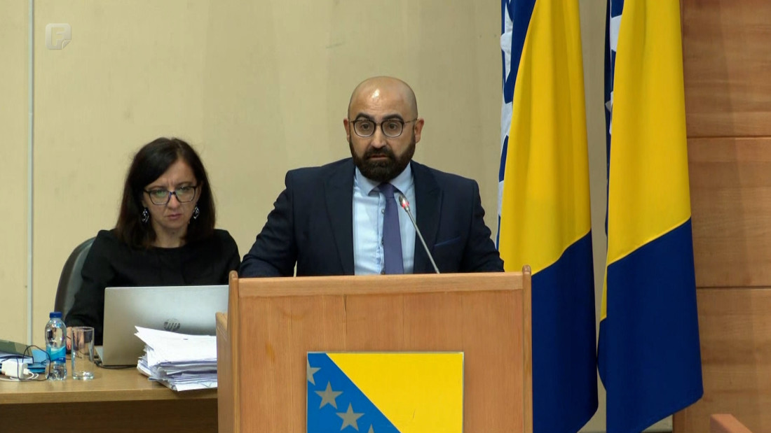 CIK čekao pečat, javnost čeka odgovore o privatizaciji javnih informacija