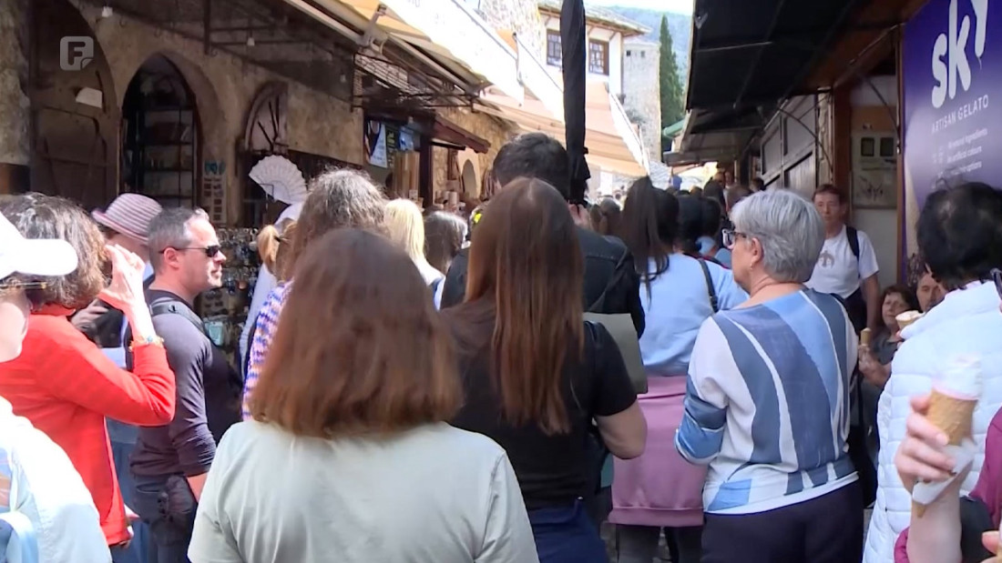 Policija, turističke agencije i ugostitelji u problemu zbog džeparoša