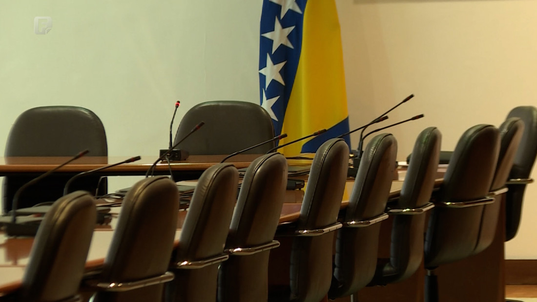 Pregovori u tajnosti, vlast u krizi, za građane ne mare