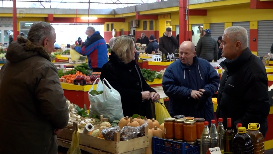 Mostarska tržnica nakon blagdana: Cijene visoke, kupci štede, povjerenje ostaje