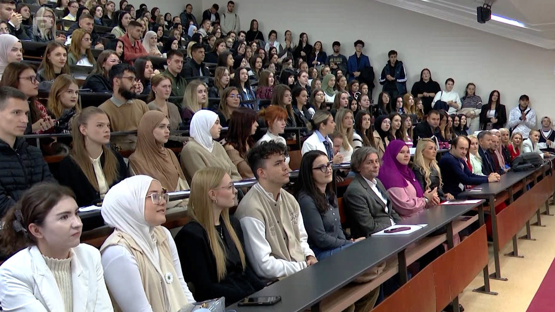 Počela nova akademska godina na Univerzitetu u Tuzli uz tradicionalni prijem brucoša