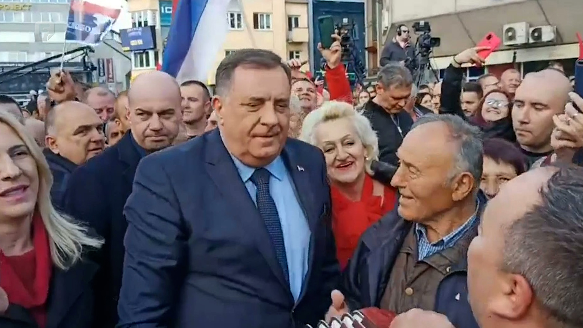 OHR i Delegacija EU u BiH osudili jučerašnje prijetnje Schmidtu u Banjaluci