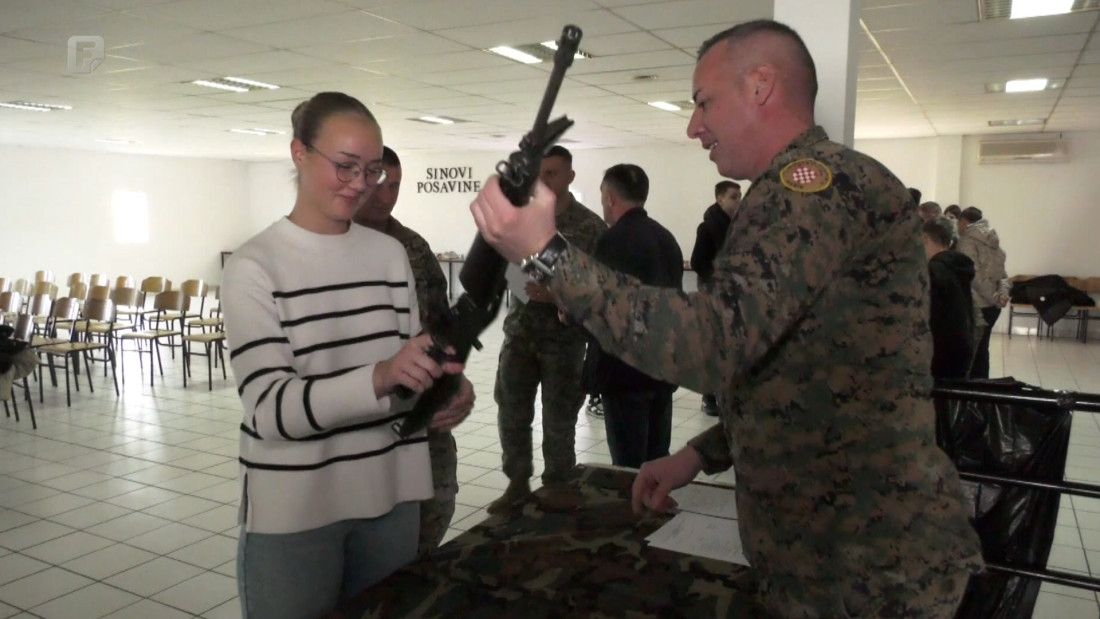 Dan otvorenih vrata u 'Sinovima Posavine': 3. pješačka bojna učenicima predstavila naoružanje