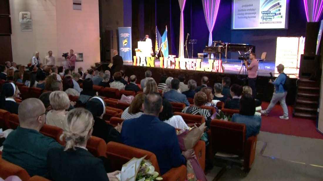 Svjetski dan učitelja u Tuzli obilježen svečanom akademijom