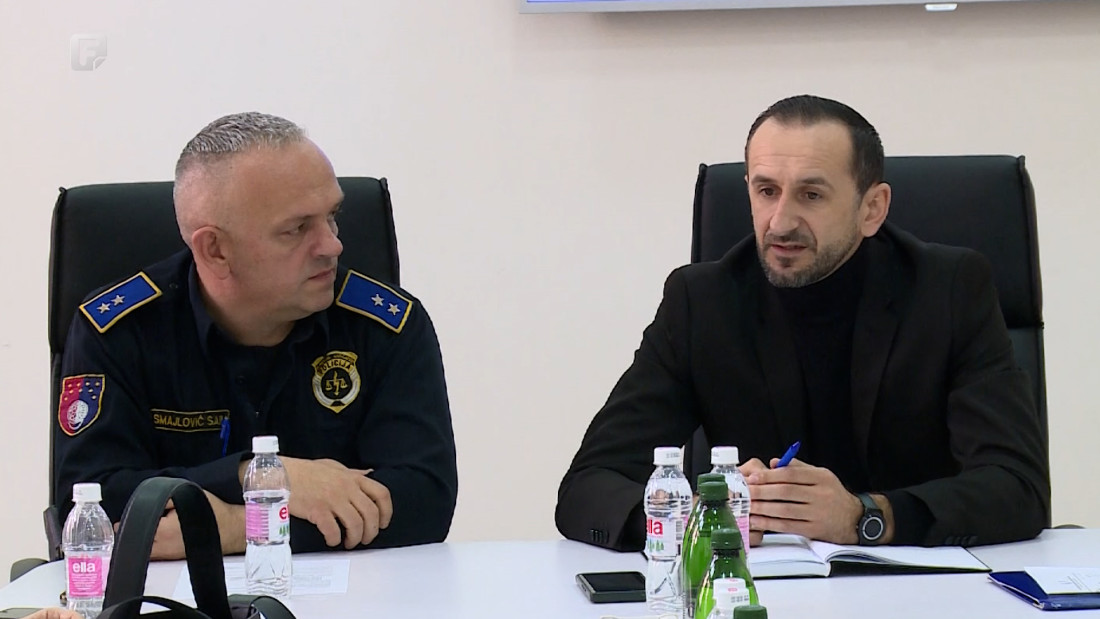 Zajednički sastanak sindikata o zakonima o državnoj službi i o platama u organima vlasti KS