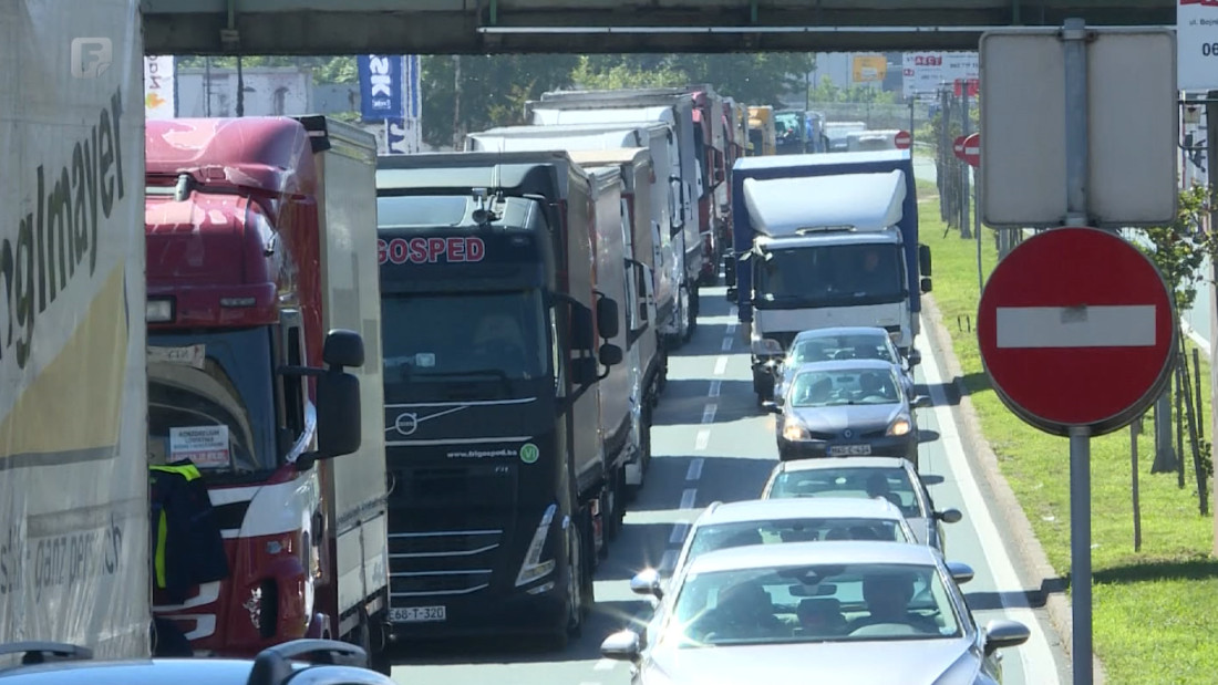 Prijevoznici zaustavili lance snabdijevanja – je li se u priču uplela i politika?